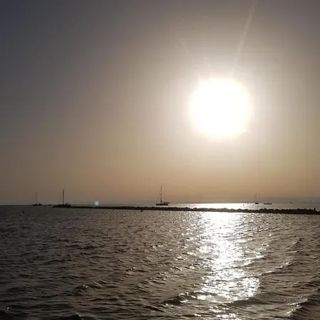 La Caravelle Entre Et Centre